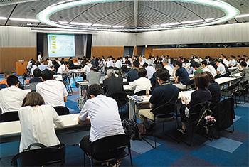 泉州地域の病院、消防、警察などが一堂に会し議論や演習