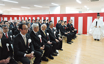 おごそかな雰囲気の神事
