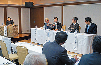 診療所と専門医療機関の医師によるシンポジウム