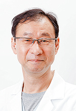 「同時通訳を行います。スマホとイヤホンをご持参ください」と川元部長